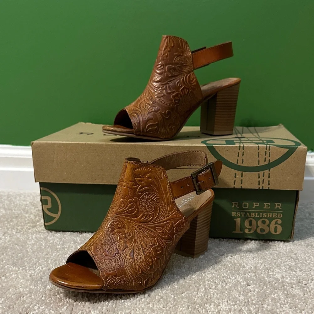 Roper Women's Tan Embossed Open-Toe Heels - Picture 1 of 6